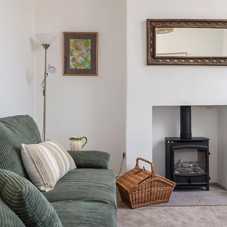Leys - Sleeps 2 *