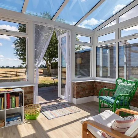 Leys - Sleeps 2