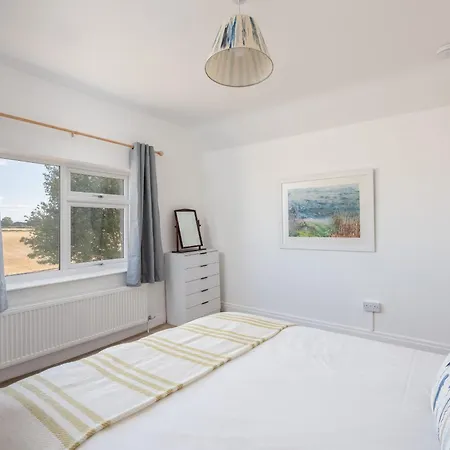 Leys - Sleeps 2