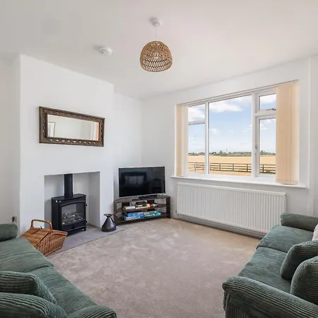 Leys - Sleeps 2 *